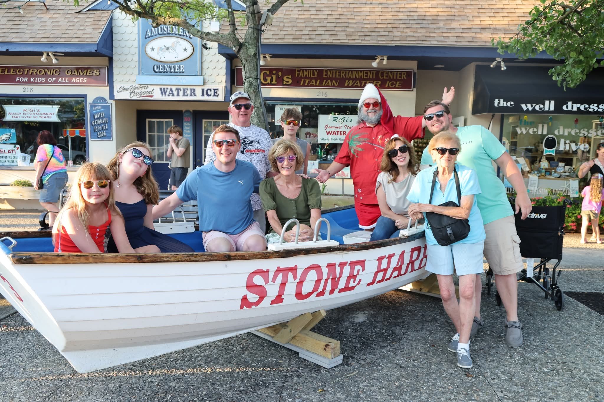 Cape May County Santa with a large multi-generational family in and around the Stone Harbor boat